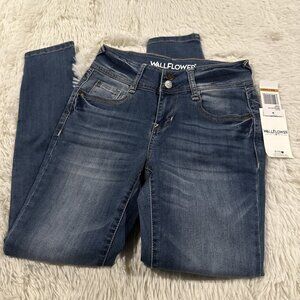 Wallflower womens NWT The Ultra Fit Jeans 3 short stretch skinny medium